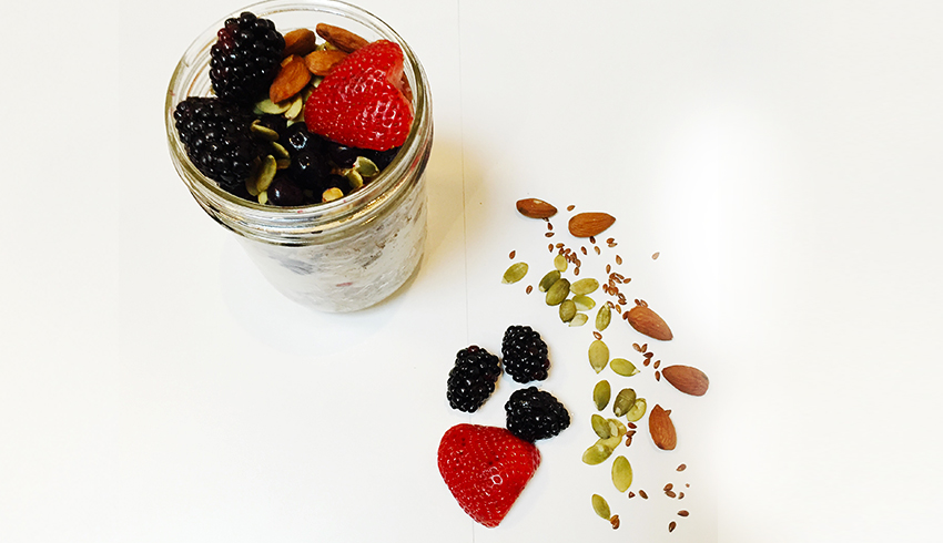Mason Jar Oatmeal & Fruit Parfait